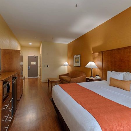 Best Western Plus Delta Inn&Suites Oakley Exterior foto